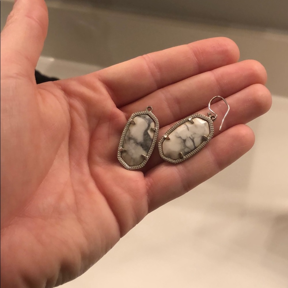 Kendra Scott drop earrings!